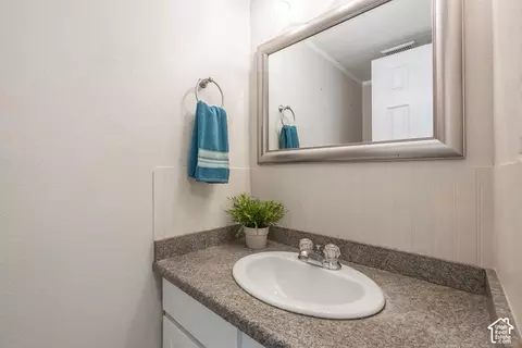 Bath - 5183 S Gravenstein Park, Murray, UT 84123 photo 3 of 3