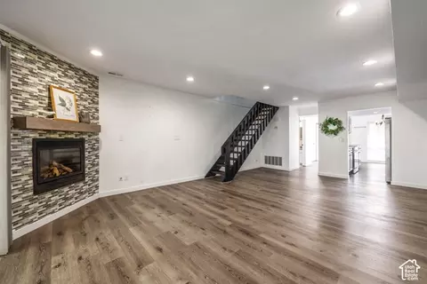 Living - 5183 S Gravenstein Park, Murray, UT 84123 photo 2 of 2