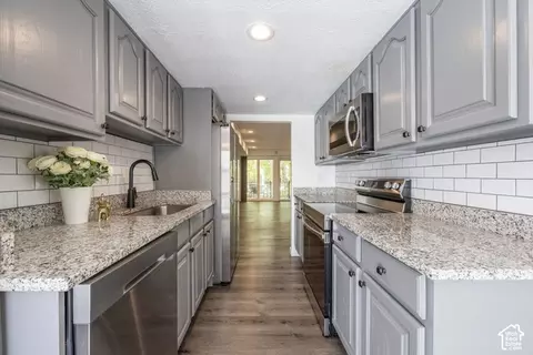 Kitchen - 5183 S Gravenstein Park, Murray, UT 84123 photo 1 of 1