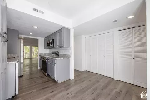 Entry Way - 5183 S Gravenstein Park, Murray, UT 84123 photo 1 of 1