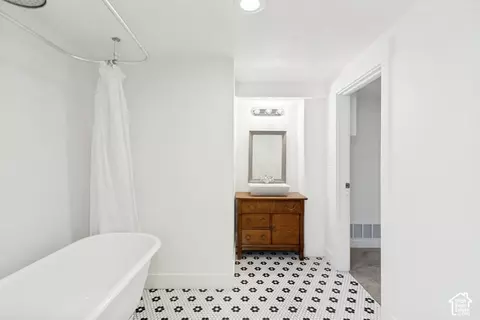 Bath - 801 E Baker Dr, Midvale, UT 84047 photo 3 of 7
