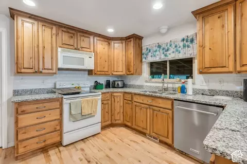 Kitchen - 111 E 9800 S, Salem, UT 84653 photo 2 of 3