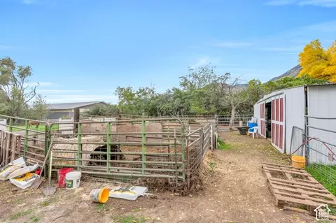 Exterior - 111 E 9800 S, Salem, UT 84653 photo 9 of 13