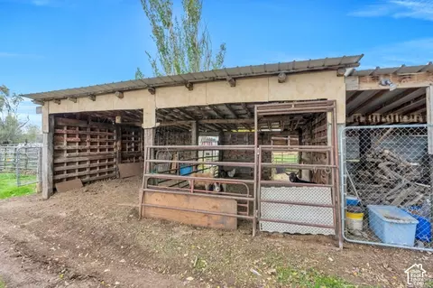 Exterior - 111 E 9800 S, Salem, UT 84653 photo 7 of 13