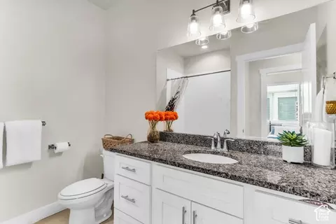 Bath - 653 S 450 E, Clearfield, UT 84015 photo 2 of 5