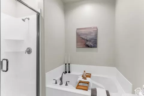 Bath - 653 S 450 E, Clearfield, UT 84015 photo 4 of 5
