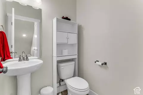 Bath - 653 S 450 E, Clearfield, UT 84015 photo 1 of 5