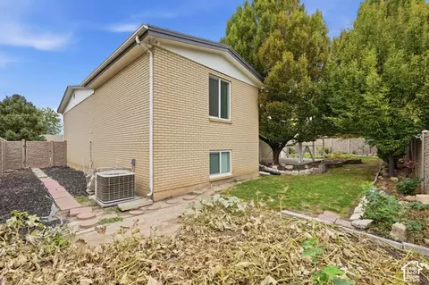Exterior - 21 W 6830 S, Murray, UT 84107 photo 4 of 6