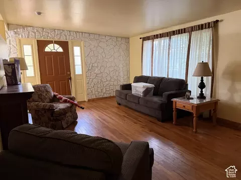 Living - 507 W Anderson Ave, Murray, UT 84123 photo 2 of 3