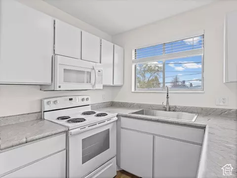 Kitchen - 411 E 600 N, Tooele, UT 84074 photo 4 of 5
