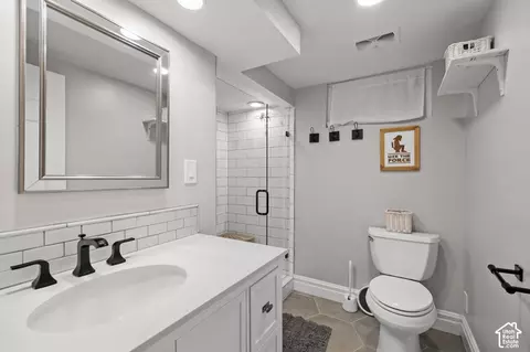 Bath - 2090 E Cresthill Dr, Holladay, UT 84117 photo 3 of 3