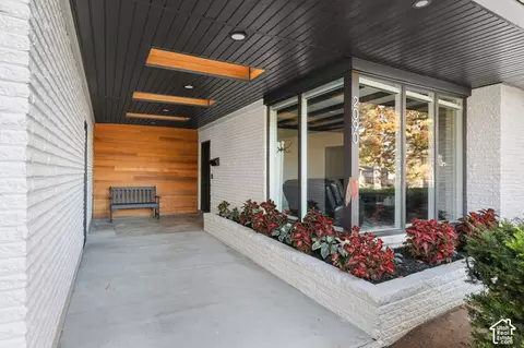Exterior - 2090 E Cresthill Dr, Holladay, UT 84117 photo 4 of 8