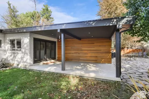 Exterior - 2090 E Cresthill Dr, Holladay, UT 84117 photo 5 of 8