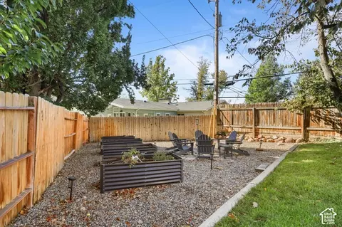 Exterior - 2090 E Cresthill Dr, Holladay, UT 84117 photo 7 of 8