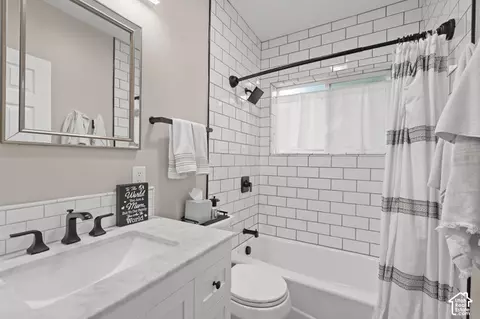 Bath - 2090 E Cresthill Dr, Holladay, UT 84117 photo 1 of 3