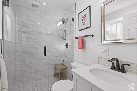 Bath - 2090 E Cresthill Dr, Holladay, UT 84117 photo 2 of 3