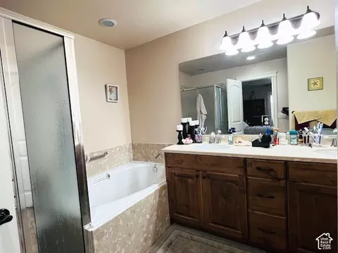 Bath - 1896 W Park Dr S, Syracuse, UT 84075 photo 1 of 2