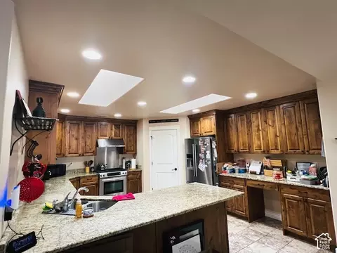 Kitchen - 1896 W Park Dr S, Syracuse, UT 84075 photo 2 of 2