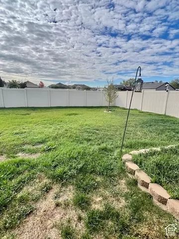 Exterior - 1896 W Park Dr S, Syracuse, UT 84075 photo 4 of 4