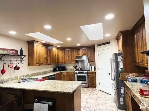Kitchen - 1896 W Park Dr S, Syracuse, UT 84075 photo 1 of 2