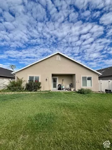 Exterior - 1896 W Park Dr S, Syracuse, UT 84075 photo 2 of 4