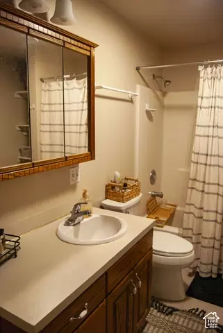 Bath - 1028 E Gordon Ave N, Layton, UT 84040 photo 3 of 3