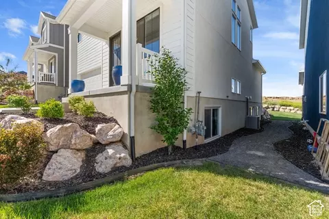 Exterior - 1308 E Daffodil Ct #150, Layton, UT 84040 photo 8 of 10
