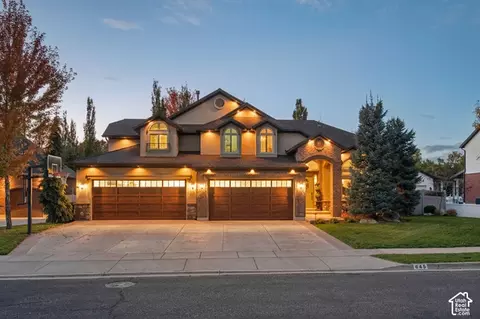 645 E Woodland Valley Dr, Kaysville, UT 84037