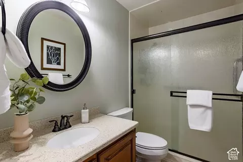 Bath - 6425 S Tanner Ln E, Murray, UT 84121 photo 2 of 4