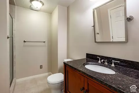 Bath - 6425 S Tanner Ln E, Murray, UT 84121 photo 4 of 4
