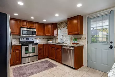 Kitchen - 6425 S Tanner Ln E, Murray, UT 84121 photo 1 of 3