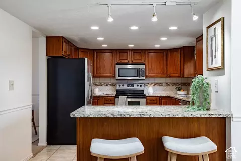 Kitchen - 6425 S Tanner Ln E, Murray, UT 84121 photo 2 of 3