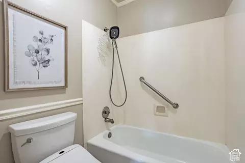 Bath - 6425 S Tanner Ln E, Murray, UT 84121 photo 3 of 4