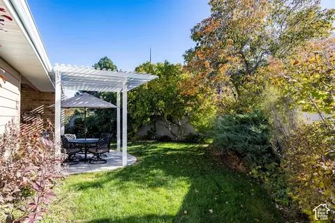 Exterior - 6425 S Tanner Ln E, Murray, UT 84121 photo 6 of 9