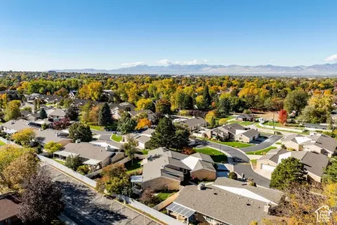 View/Area - 6425 S Tanner Ln E, Murray, UT 84121 photo 4 of 8