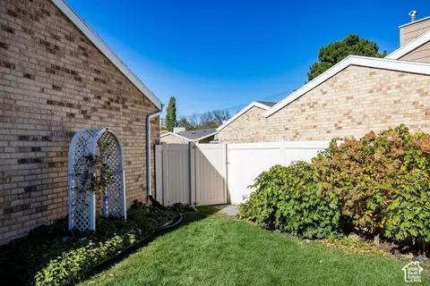Exterior - 6425 S Tanner Ln E, Murray, UT 84121 photo 7 of 9