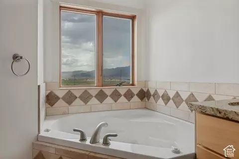 Bath - 2568 N Lake Mountain Rd, Eagle Mountain, UT 84005 photo 4 of 8