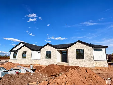 Exterior - 21 S Constitution Dr, Roosevelt, UT 84066 photo 3 of 3