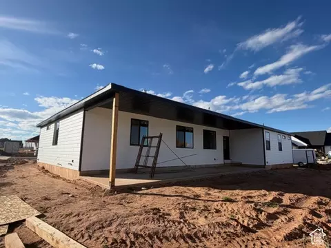 Exterior - 21 S Constitution Dr, Roosevelt, UT 84066 photo 2 of 3