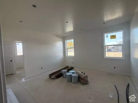 Living - 21 S Constitution Dr, Roosevelt, UT 84066 photo 2 of 2