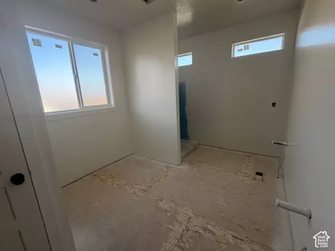 Bath - 21 S Constitution Dr, Roosevelt, UT 84066 photo 1 of 2