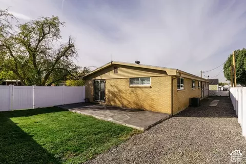 Exterior - 360 W 1450 N, Bountiful, UT 84010 photo 2 of 8