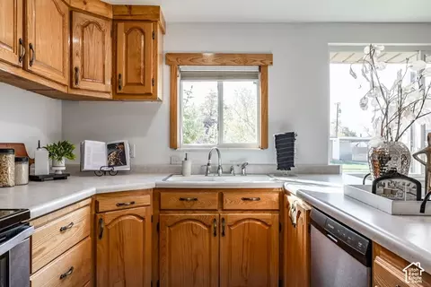 Kitchen - 360 W 1450 N, Bountiful, UT 84010 photo 2 of 5