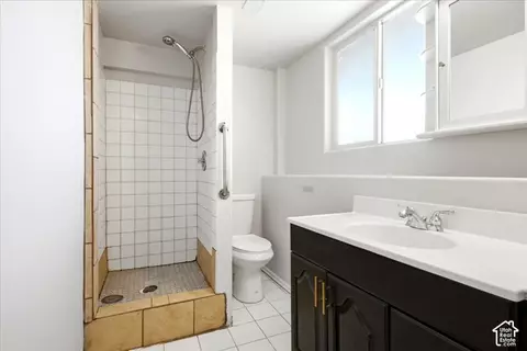 Bath - 674 E Abottsford Ct S, Sandy, UT 84070 photo 6 of 6