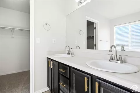 Bath - 674 E Abottsford Ct S, Sandy, UT 84070 photo 2 of 6