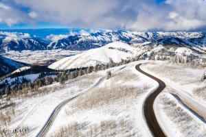 7568 E Horizon Run Rd, Eden, UT 84310 photo 1