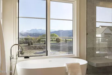 Bath - 618 S Fox Den Rd, Midway, UT 84049 photo 1 of 10
