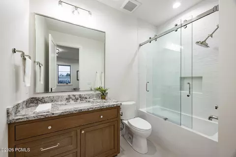 Bath - 618 S Fox Den Rd, Midway, UT 84049 photo 6 of 10