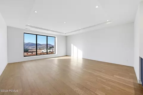 Living - 10640 N Reflection Rdg, Hideout, UT 84036 photo 4 of 4