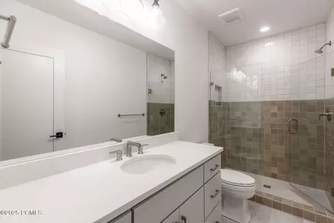 Bath - 678 E Silver Hill Loop, Hideout, UT 84036 photo 5 of 6